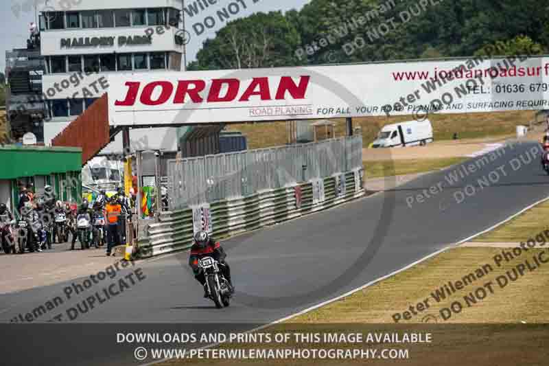 Vintage motorcycle club;eventdigitalimages;mallory park;mallory park trackday photographs;no limits trackdays;peter wileman photography;trackday digital images;trackday photos;vmcc festival 1000 bikes photographs